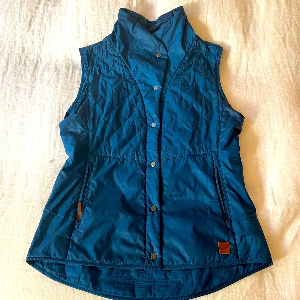 Toad & Co navy Airvoyant snap closure puffer vest